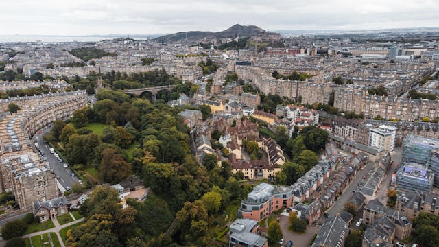 Exploring Edinburgh’s Period Buildings: Georgian to Inter-War Architecture & Plastering Challenges
